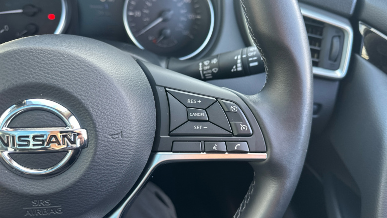 Nissan Qashqai 1.3 DiG-T N-Connecta 5dr [Glass Roof Pack] Petrol Hatchback